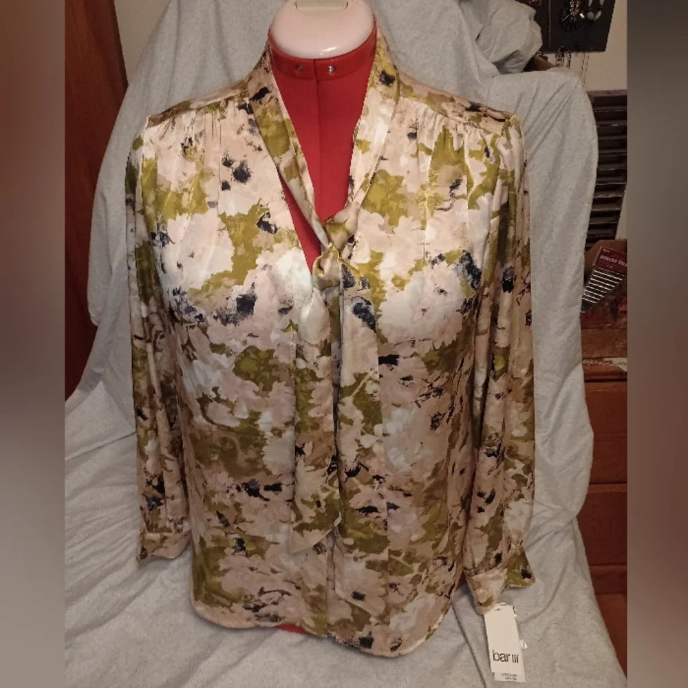 Bar III Women's Floral Tie-Neck Blouse - Picture 5 of 7